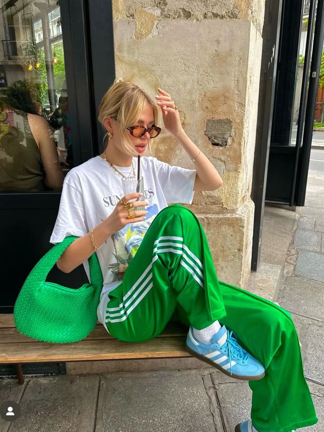 賭馬：今年夏天流行的“多巴胺运动鞋”太时髦了，谁穿谁好看！
