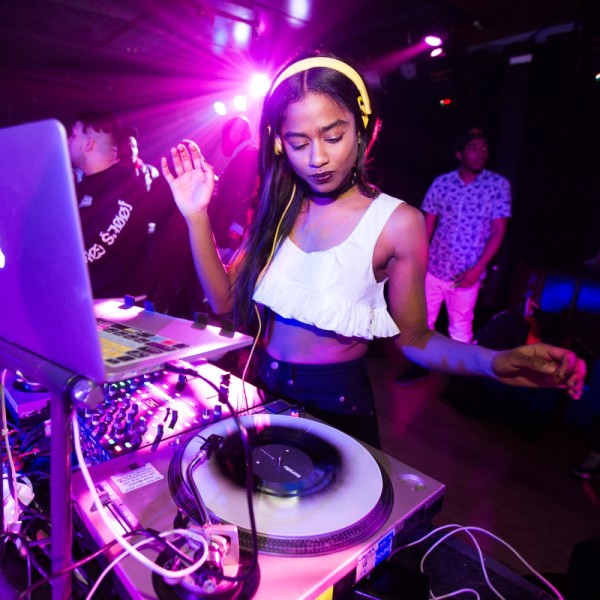 {21點}(午夜dj免费完整高清动漫下载视频)